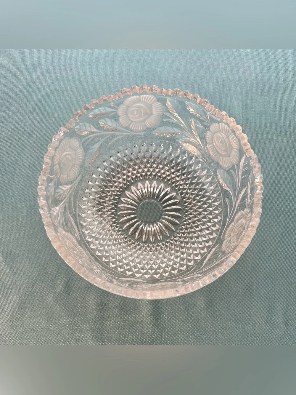 VTG ~ Lead Crystal Large Bowl ~ Frosted Roses ~ Raised Diamond Pattern - Picture 4 of 4